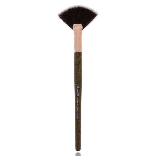 MB115 - Highlight & Strobing Fan Brush