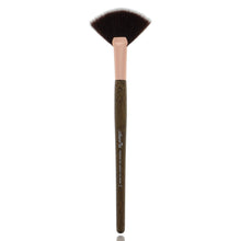 Load image into Gallery viewer, MB115 - Highlight &amp; Strobing Fan Brush
